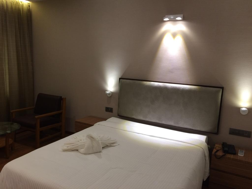 Brownstar Boutique Hotel Ченнаи Экстерьер фото