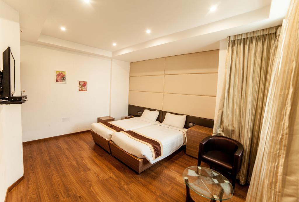Brownstar Boutique Hotel Ченнаи Экстерьер фото
