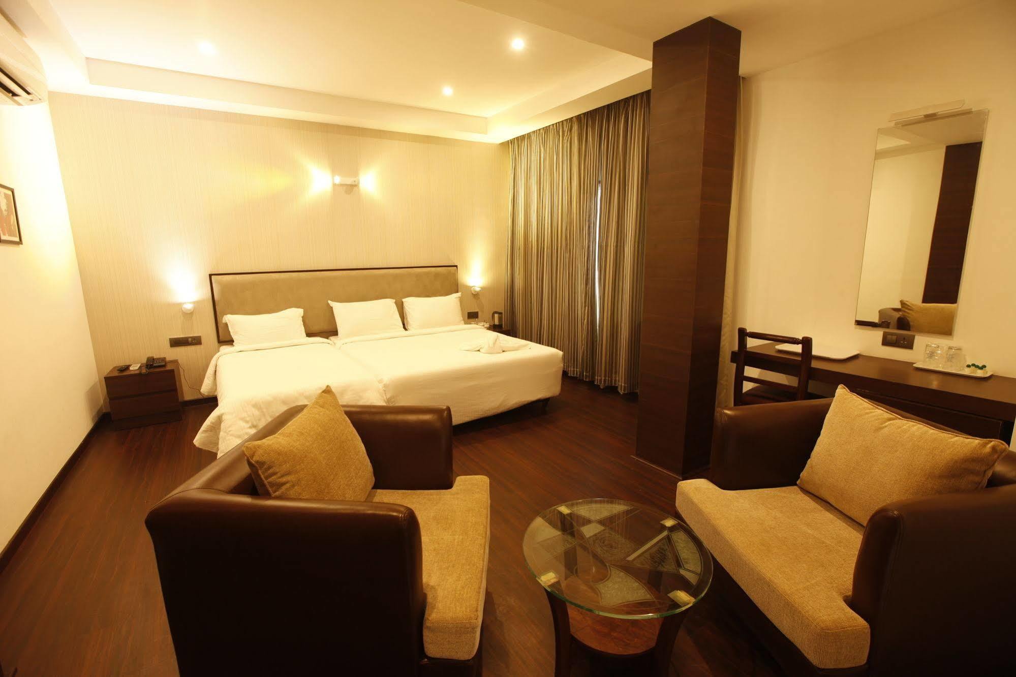 Brownstar Boutique Hotel Ченнаи Экстерьер фото