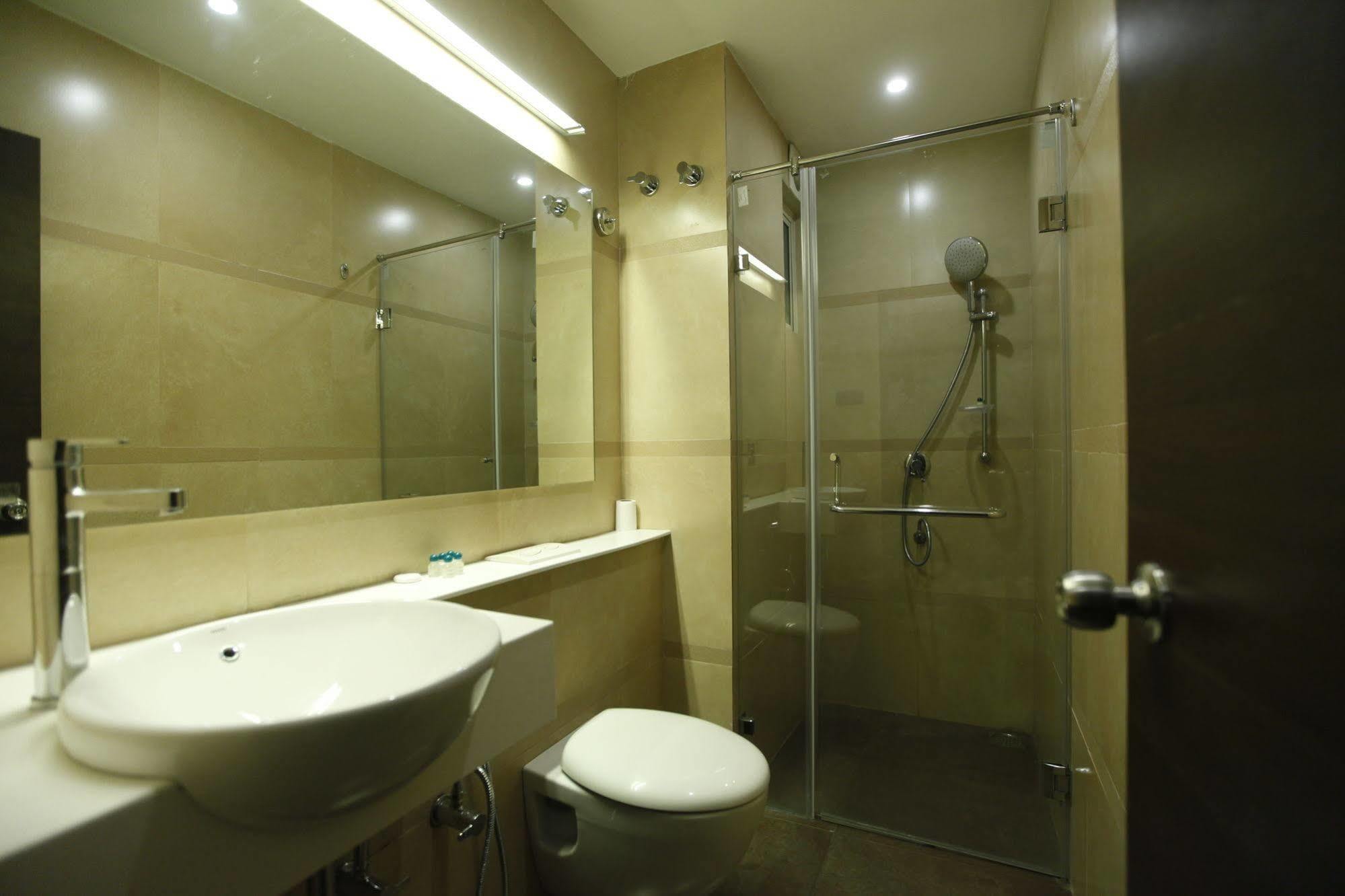 Brownstar Boutique Hotel Ченнаи Экстерьер фото