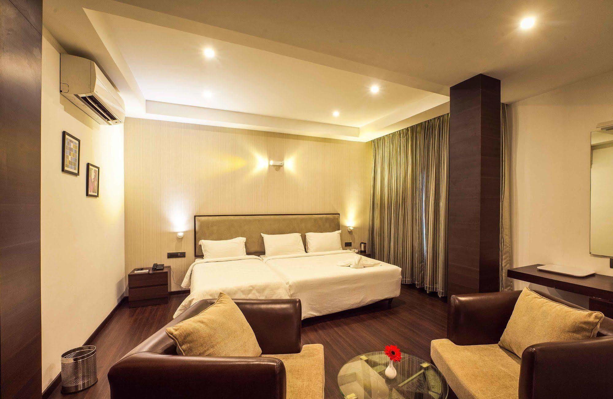 Brownstar Boutique Hotel Ченнаи Экстерьер фото
